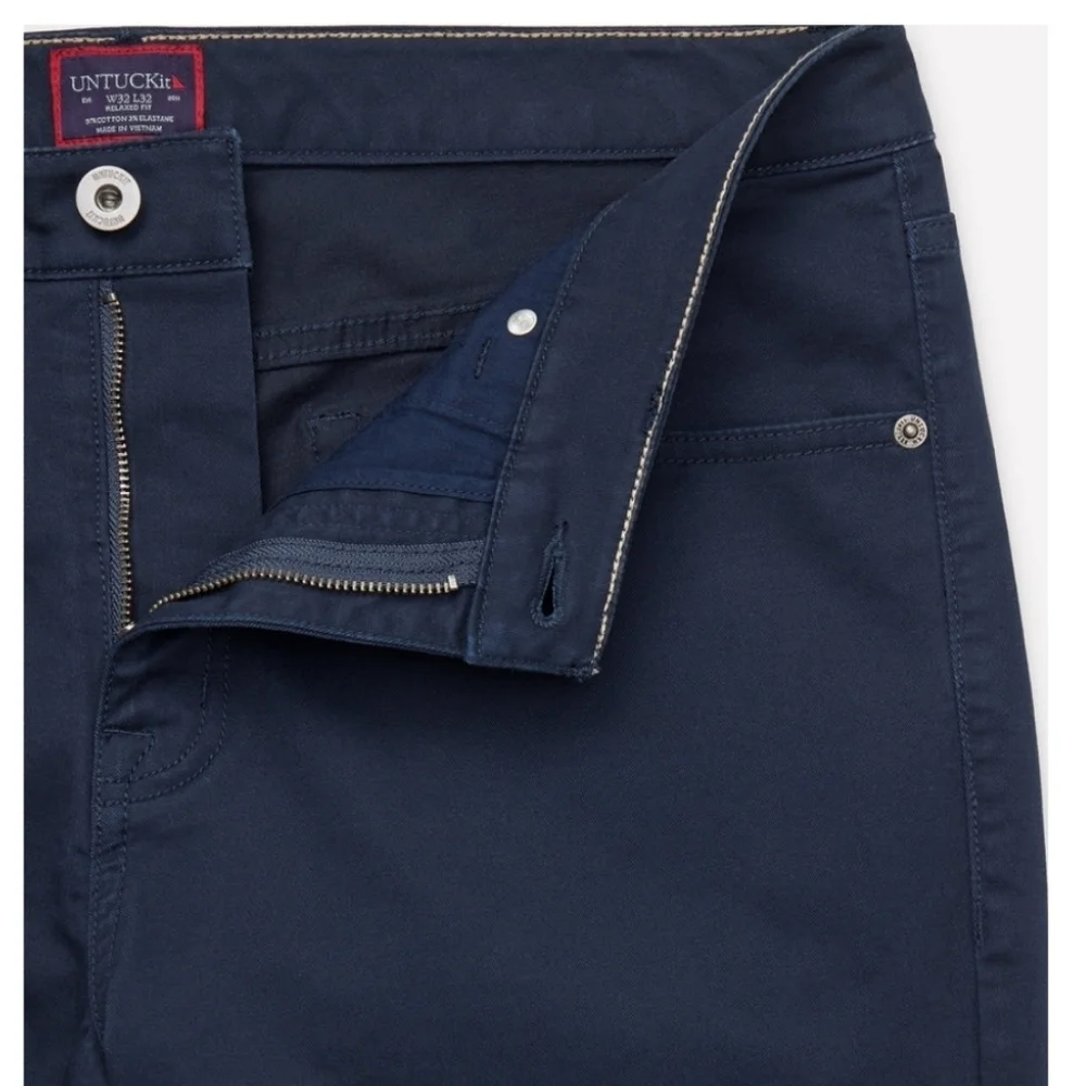 UNTUCKit pocket chino